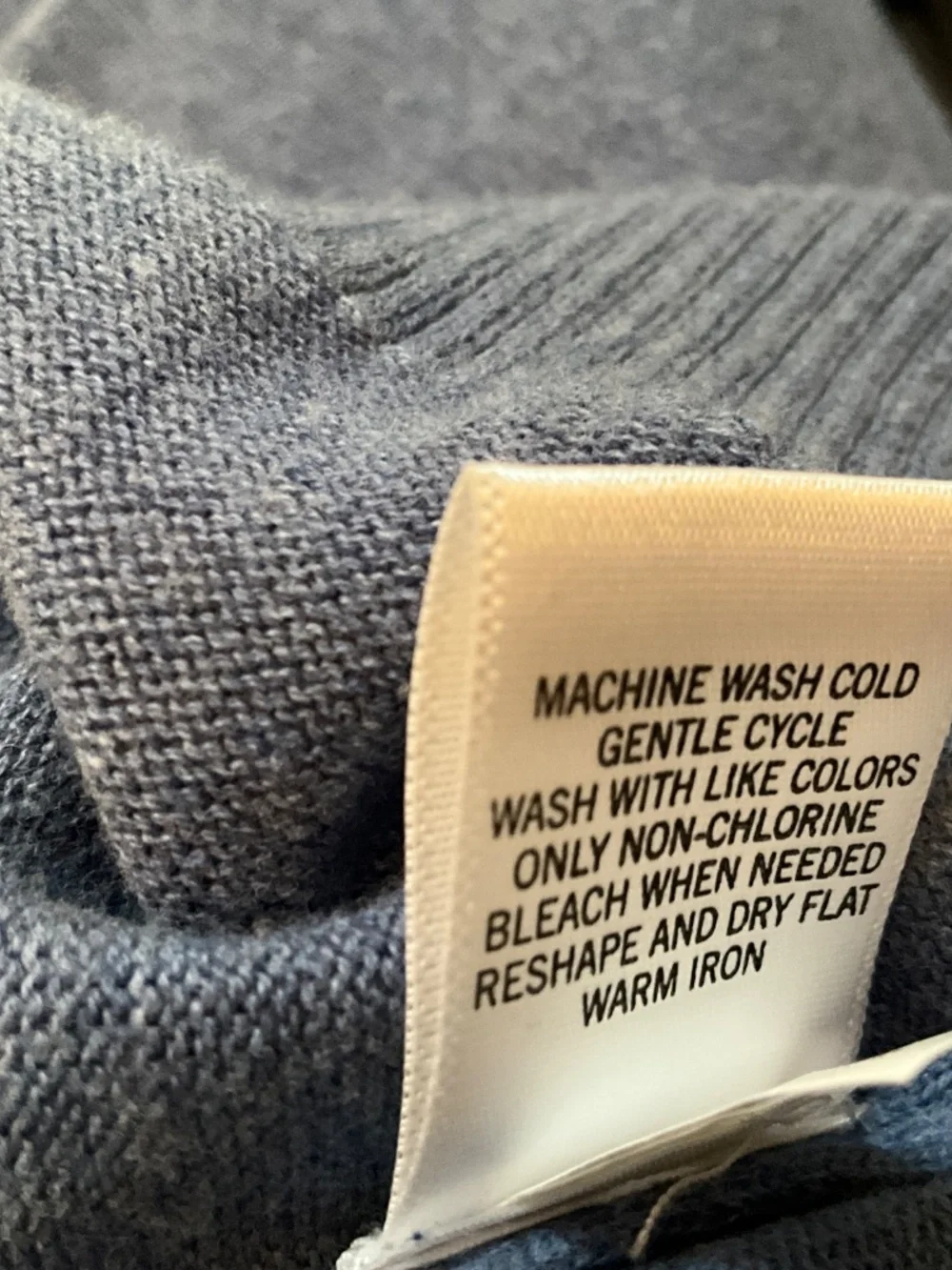 Banana Republic blue fine cotton V neck sweater, M